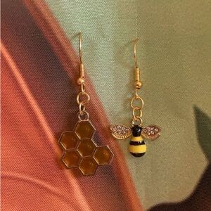 !!HANDMADE BEE/HONEYCOMB EARRINGS!!